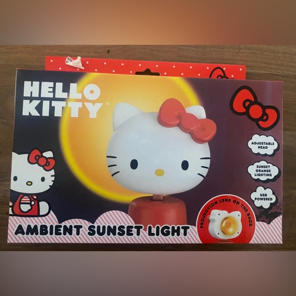 HELLO KITTY AND FRIENDS AMBIENT SUNSET LIGHT MADE BY SANRIO. BRAND NEW IN BOX.